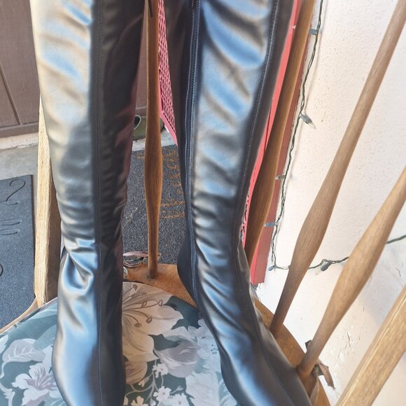 Black below knee boots - Picture 4 of 6